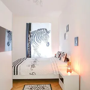 Stylish A Few Steps From Metro Apartment Prag